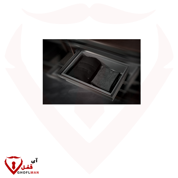 سلة جلدية للسكك الحديدية داخل خزانة ملابس Fantoni